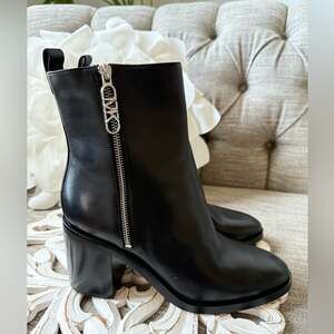 Michael Kors Regan Black Leather Boots Women’s 10 NEW